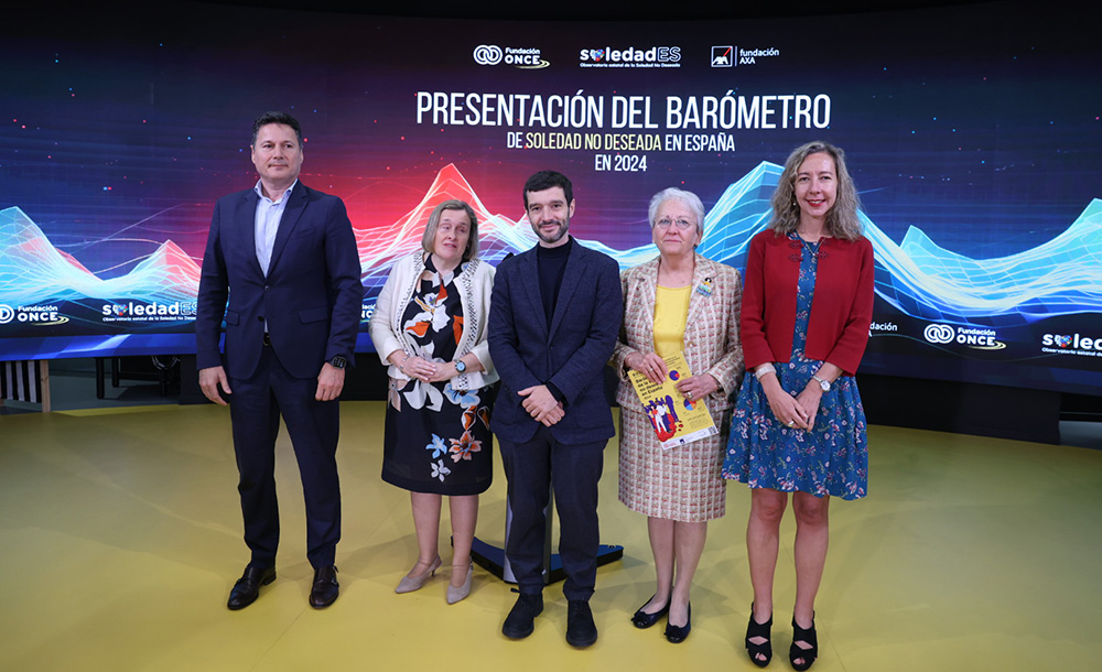 Foto de familia de los participantes en la presentación del estudio