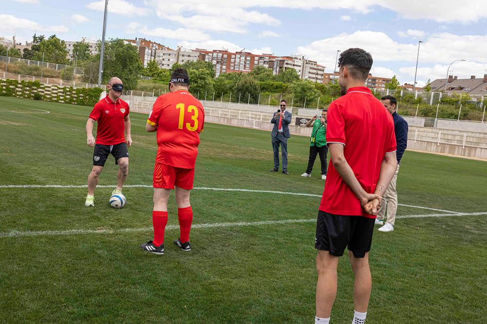 Jugadores del Rayo con los antifaces
