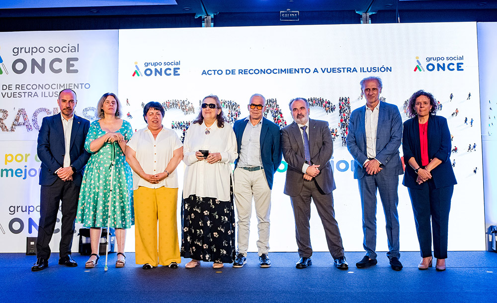 Entrega del homenaje a los 44 años