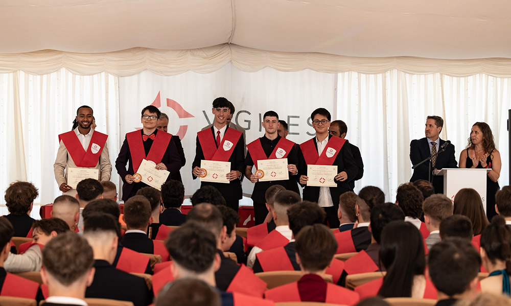 Foto de familia del alumnado graduado