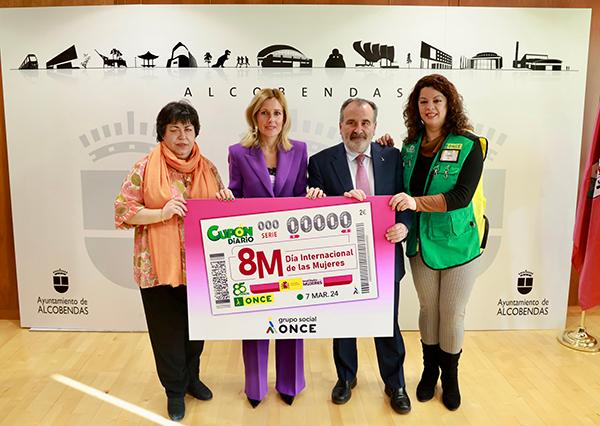 Presentación del cupón en el Ayuntamiento de Alcobendas