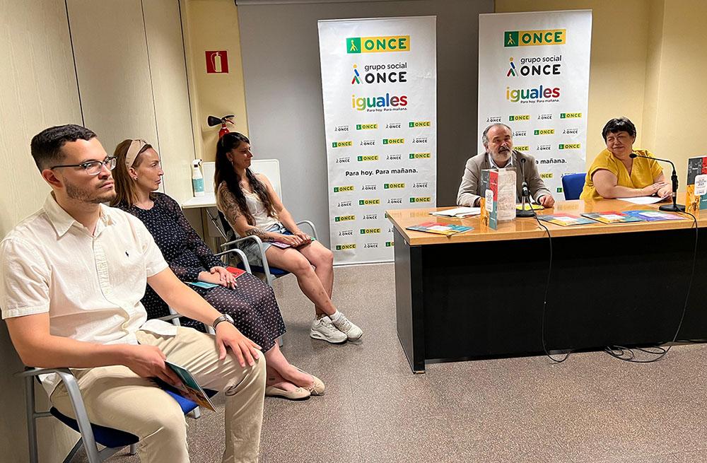 David Marcano, Alexandra Sobrino y Lidia Ruiz a la izquierda de Luis Natalio y Teresa