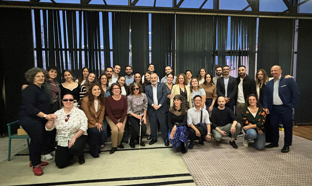 Foto de familia de los participantes en el encuentro de trabajadores
