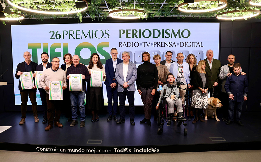 Foto de familia de los galardonados y los protagonistas de los trabajos premiados