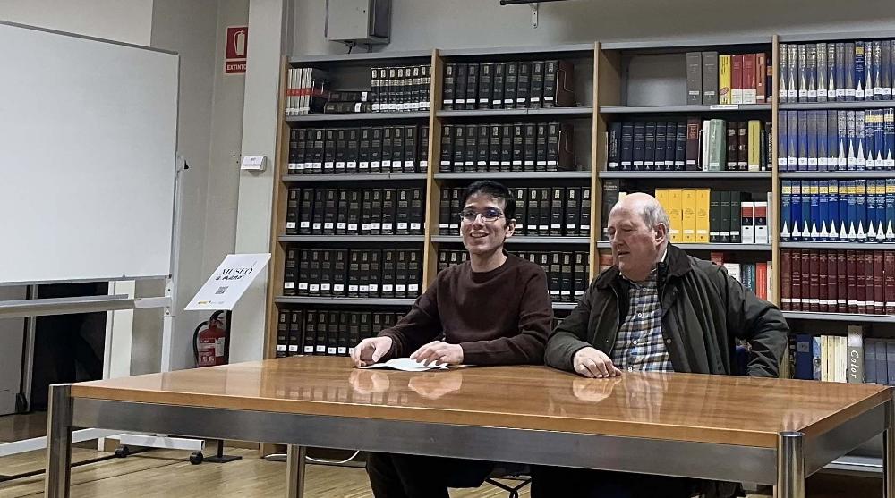 Juan Carlos Villanueva y Alberto Gil en un momento de la tertulia