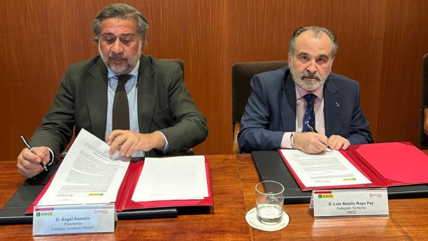 Ángel Asensio y Luis Natalio Royo en el momento de la firma
