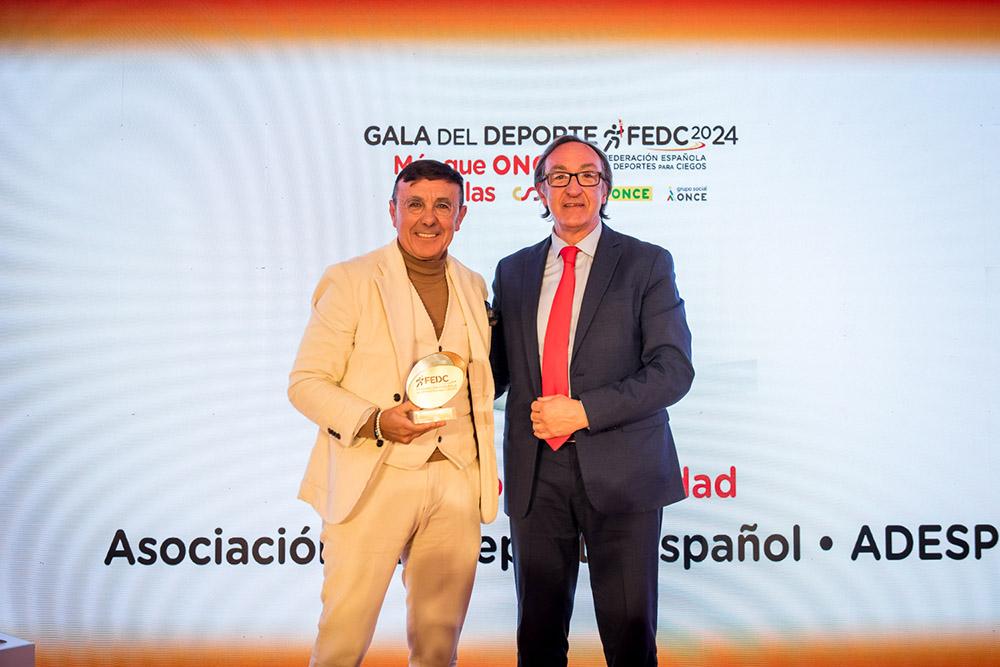 Entrega del galardón a ADESP