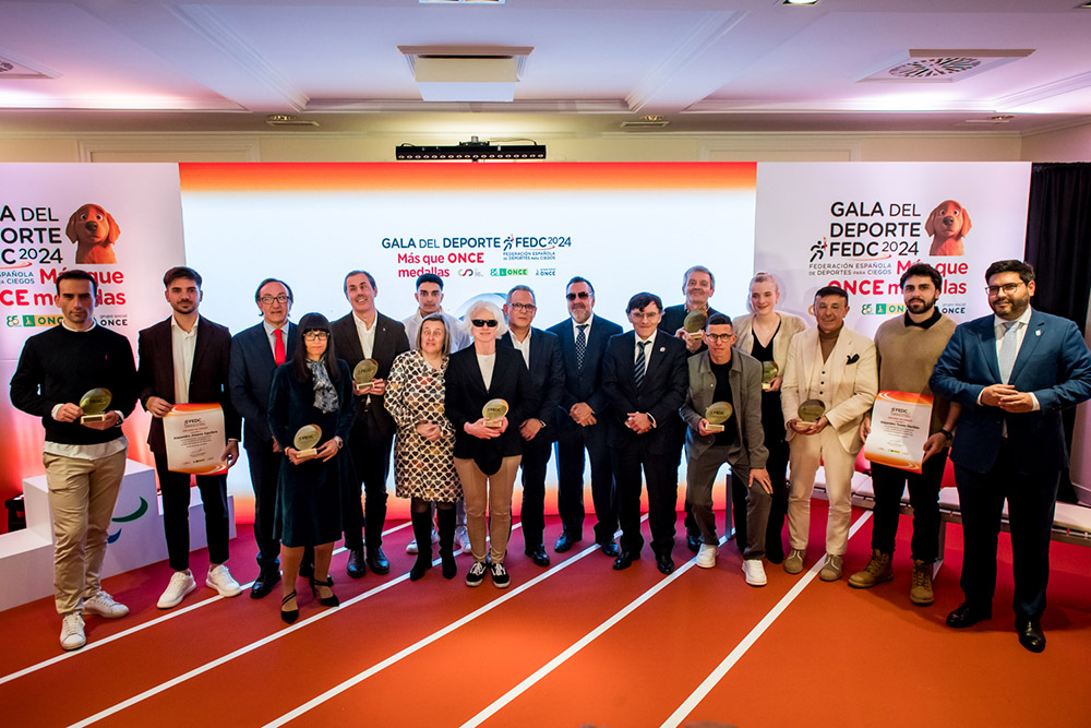 Foto de familia de todos los galardonados