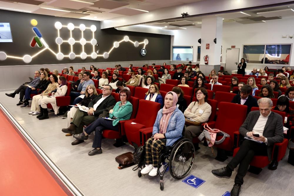 Vista general del público asistente a la jornada