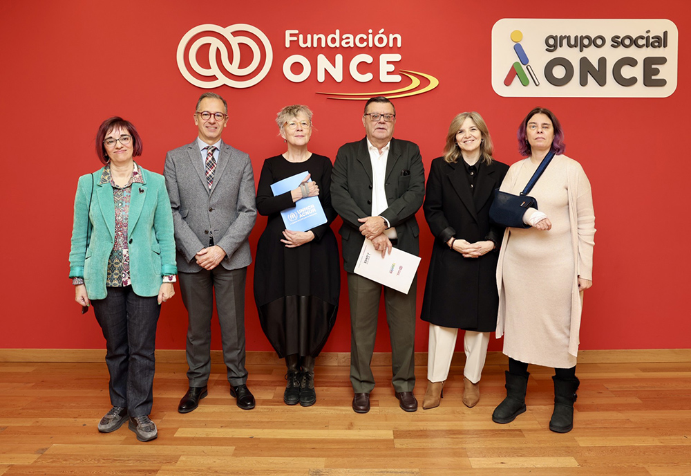 Foto de familia de las autoridades participantes en la jornada