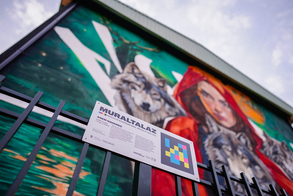 Detalle de uno de los QR sobre el mural