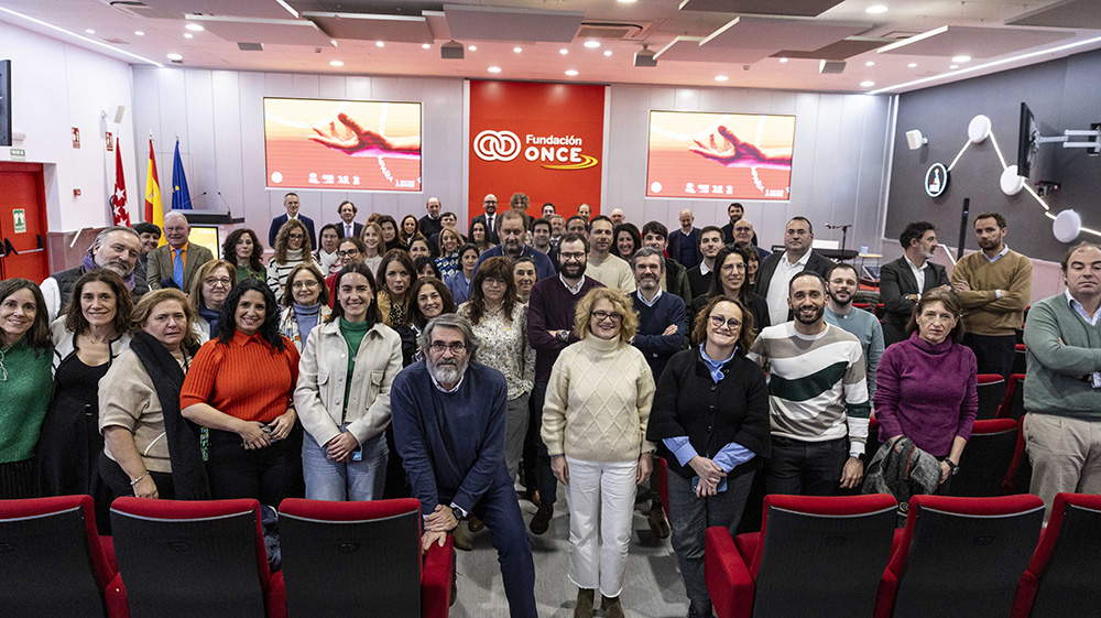 Foto de familia de todas las entidades representadas