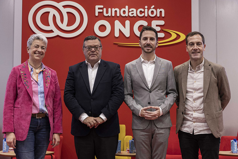 Foto de familia de los implicados en la presentación del proyecto