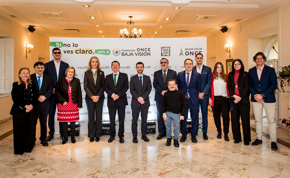 Foto de familia de las autoridades participantes en la presentación de la FOBV