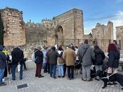 El grupo de visitantes en una de las paradas