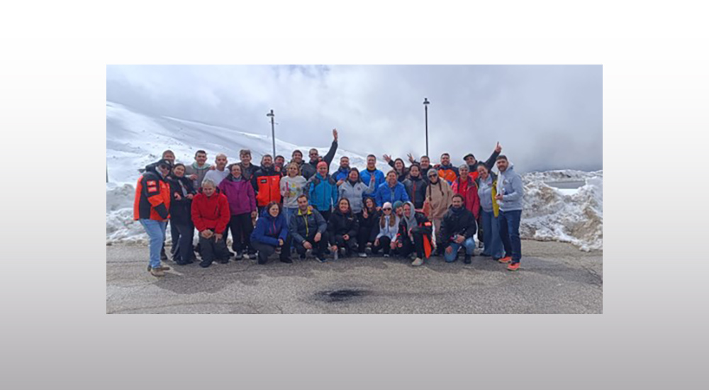 Foto de familia del grupo de esquiadores