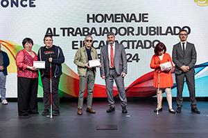 Grupo de trabajadores homenajeados