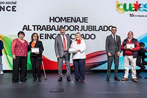 Grupo de trabajadores homenajeados