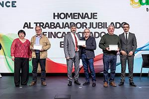 Grupo de trabajadores homenajeados