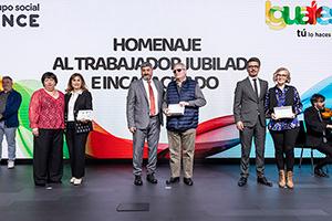Grupo de trabajadores homenajeados