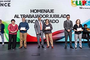 Grupo de trabajadores homenajeados
