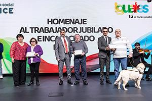 Grupo de trabajadores homenajeados