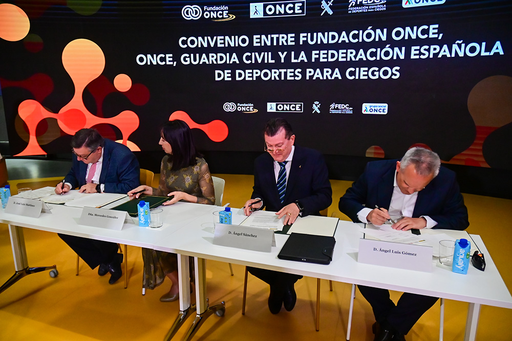 Momento de la firma del convenio