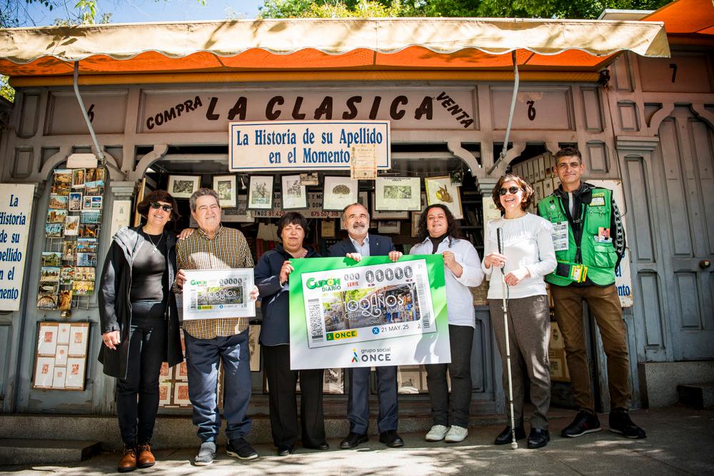 Foto de familia de los participantes en la presentación del cupón