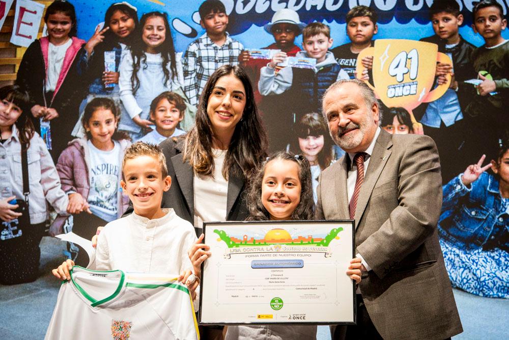 Los alumnos del María de Villota recogen los galardones