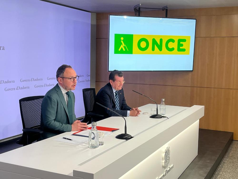 Xavier Espot y Ángel Sánchez durante la presentación de los acuerdos