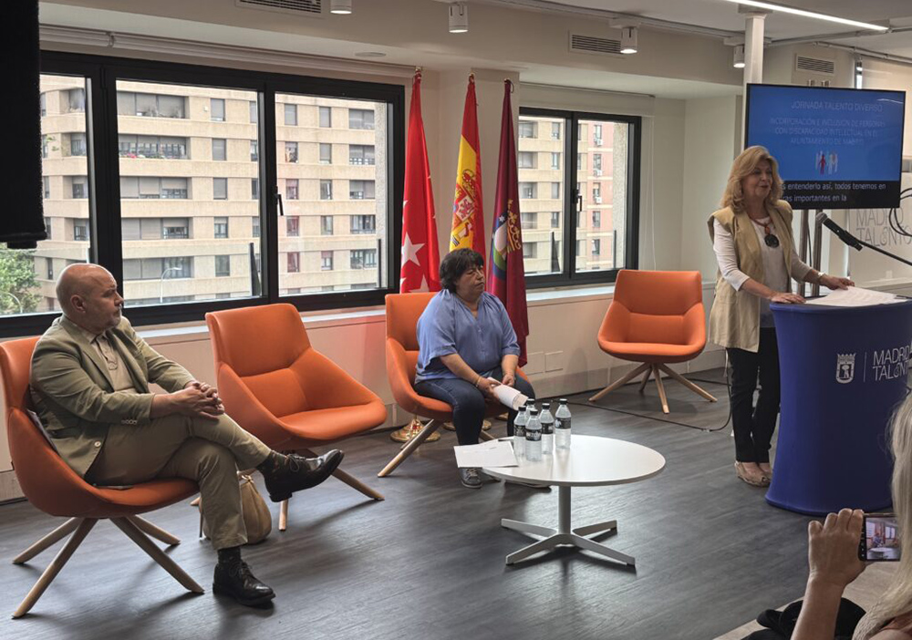 Luis Cayo Pérez, Teresa Rodríguez y Engracia Hidalgo durante las intervenciones