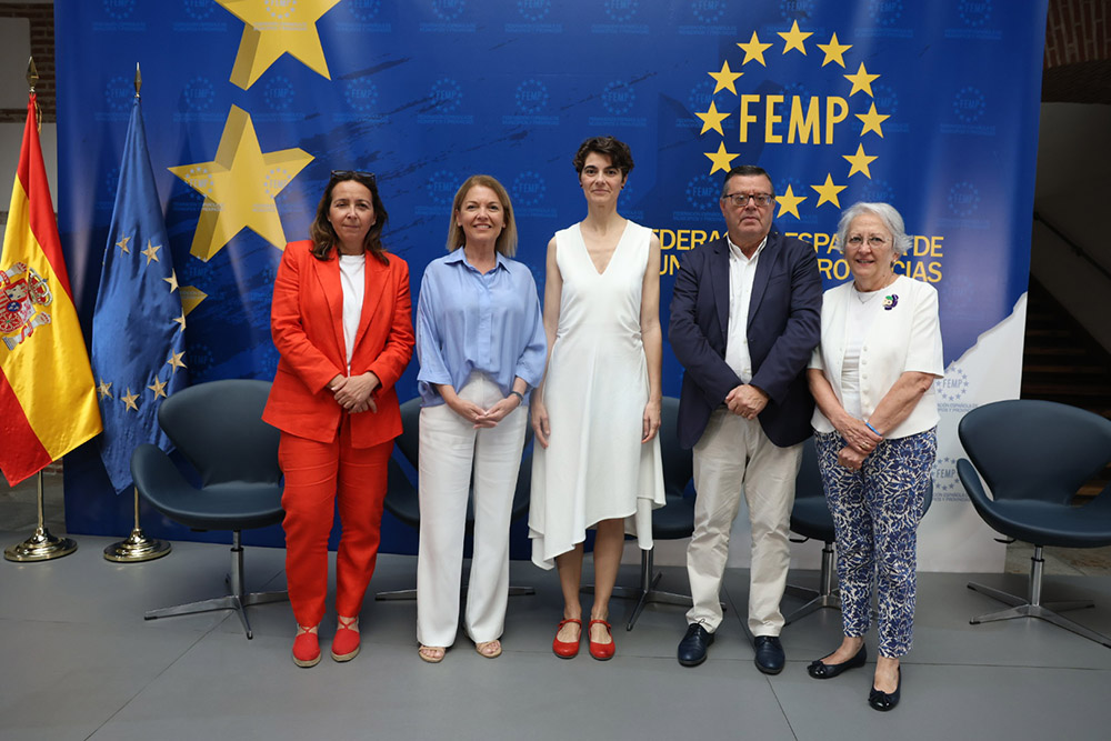Foto de familia de los participantes en la jornada
