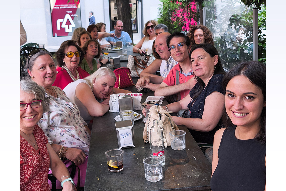 Los participantes del Club reunidos en la terraza