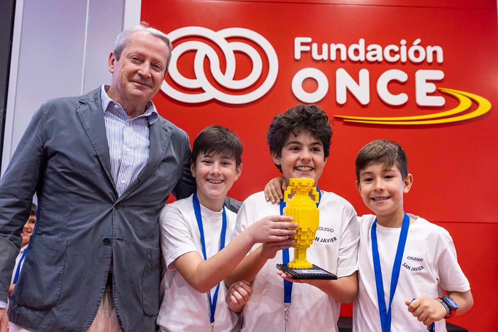 Alumnos ganadores del colegio San Javier