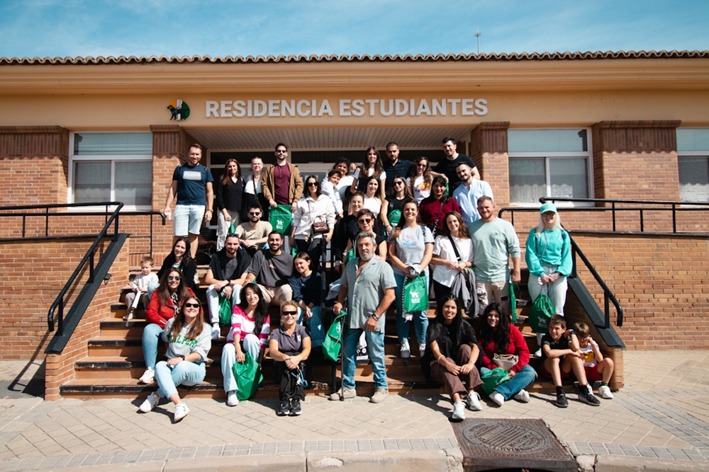 Foto de familia de los participantes en la visita