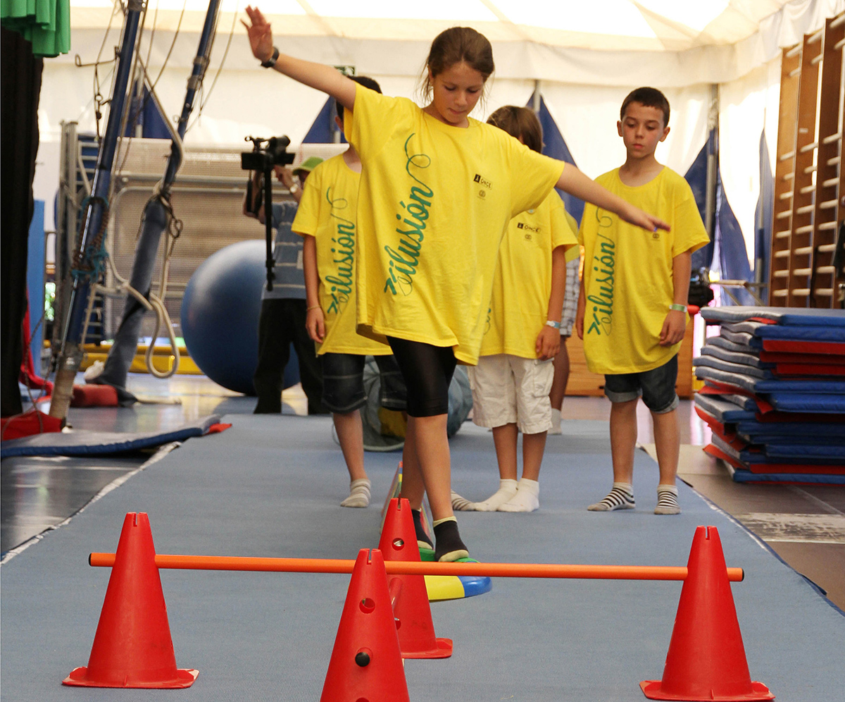 Chavales trabajando en las actividades del Concurso Escolar