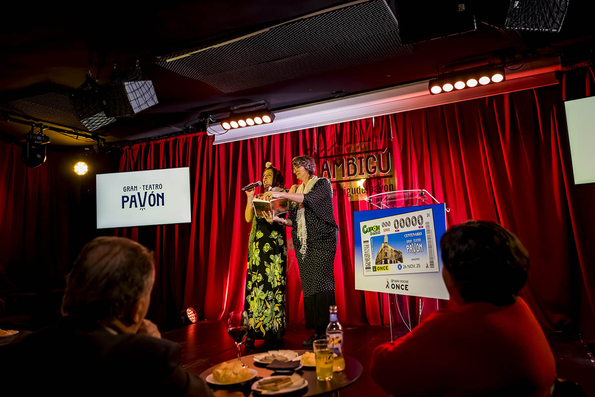 Performance realizada durante la presentación