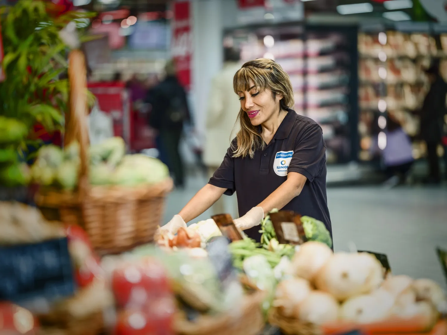 Trabajadora de Ilunion en comercio