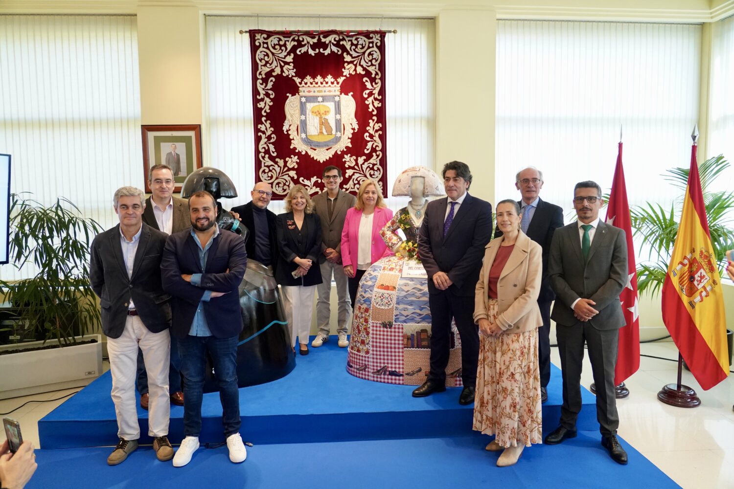 Foto de familia de la presentación de la exposición de las Meninas