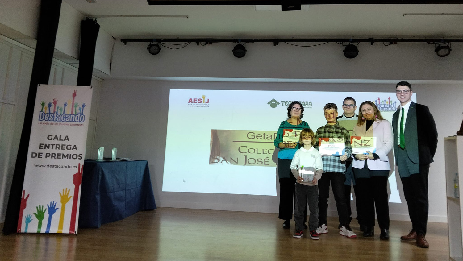 Momento de la entrega del galardón