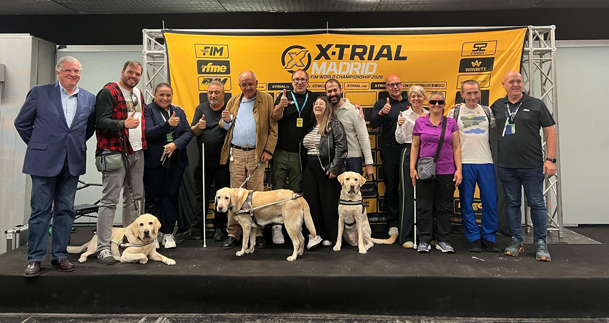 Foto de familia de los afiliados asistentes