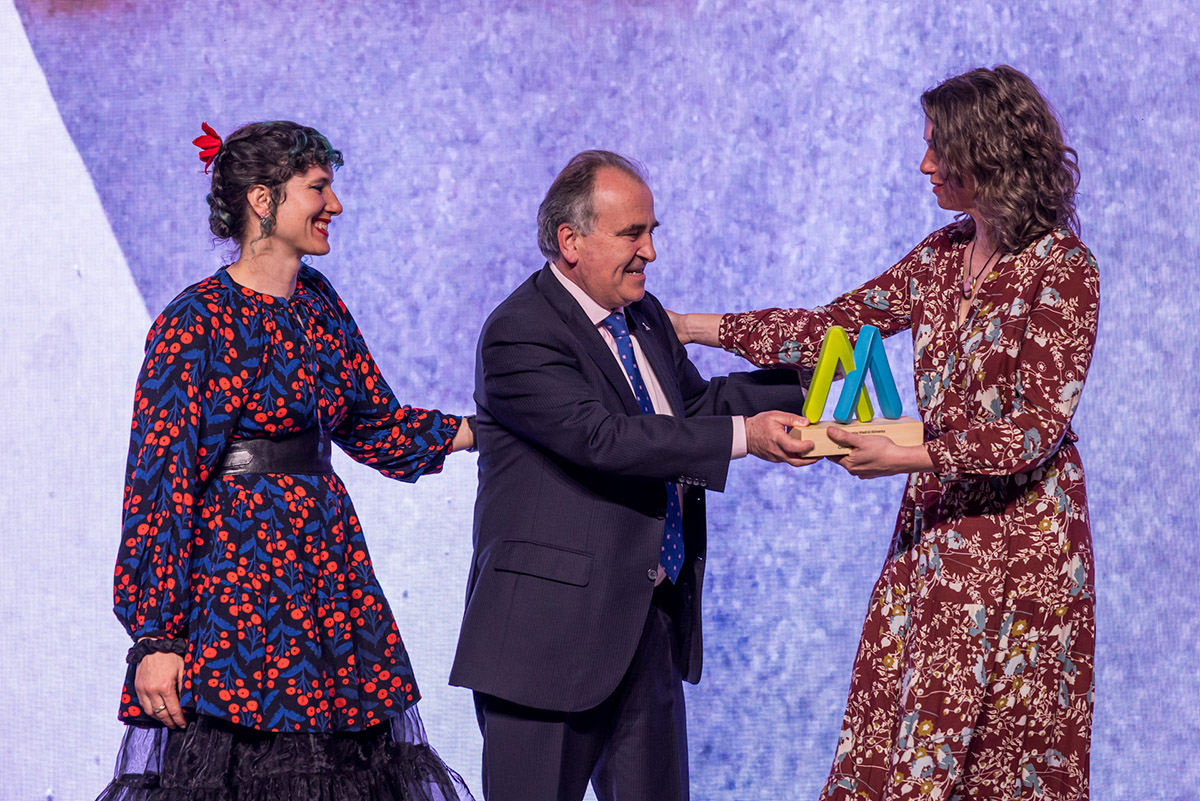 Momento de la entrega del galardón