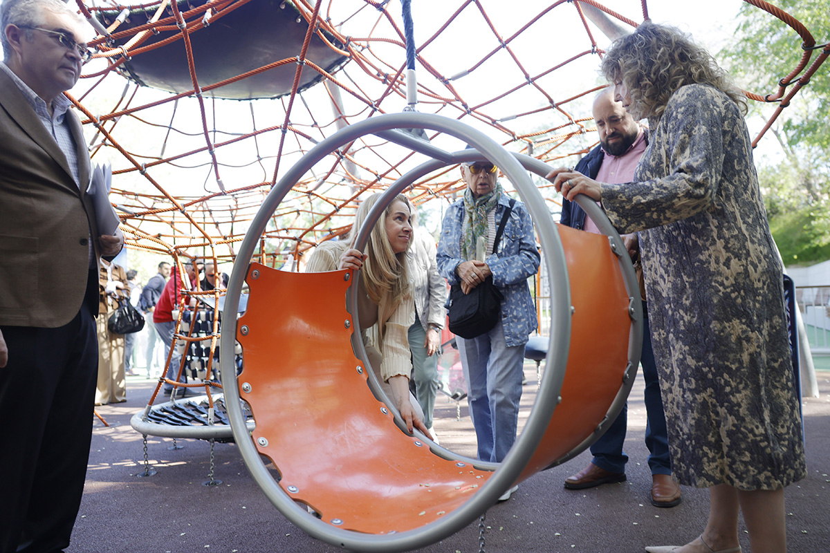 Cúpula sensorial del parque infantil