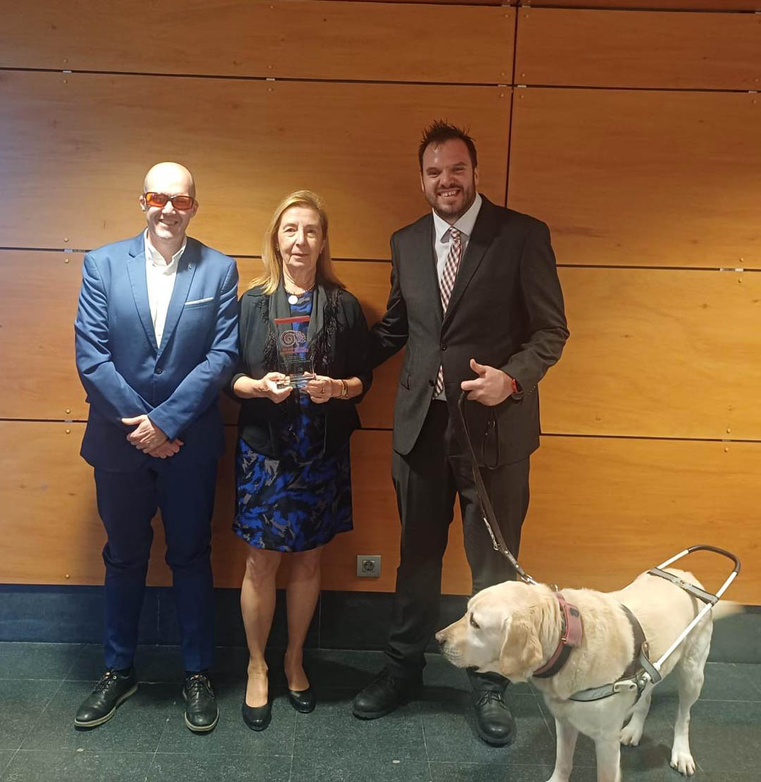 De izda. a drcha. José Ángel Barazal, Paloma Bardón y Paco Tello