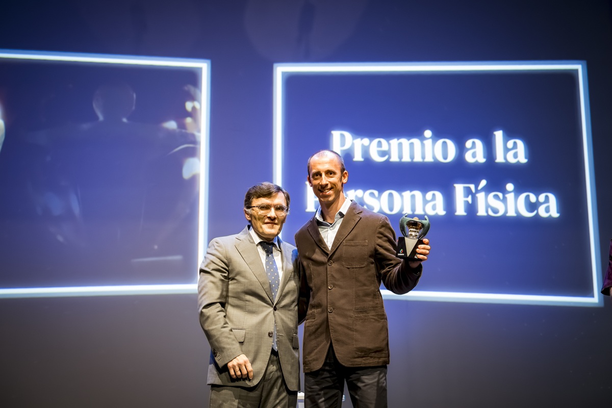 Roberto González recoge el galardón