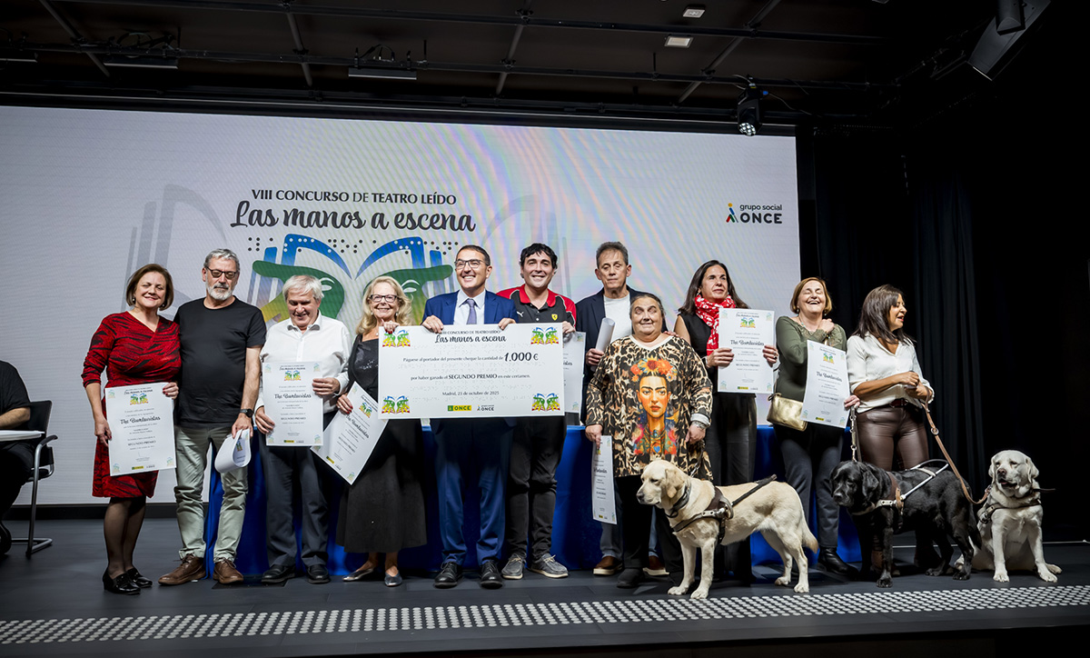 The Bumburistas recoge el galardón